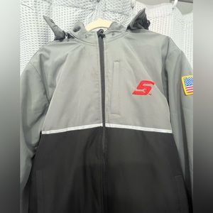 Very Lightly Worn Men’s Coat. Great Condition!!! Smoke Free and Pet Free Home!!